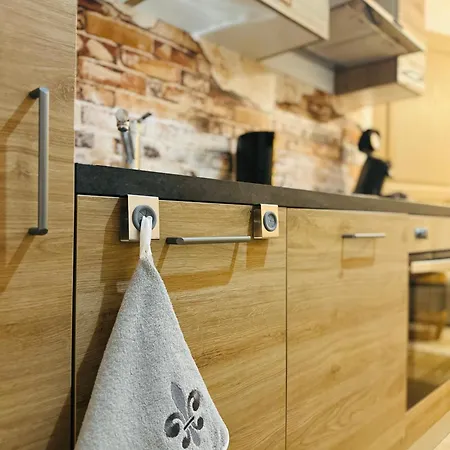 Le Nid Dhugava Hem-Hardinval