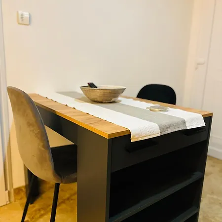 Le Nid Dhugava Hem-Hardinval